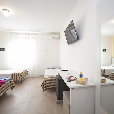 Hotel Thomas มารินา ดิ กัมโป ภายนอก รูปภาพ