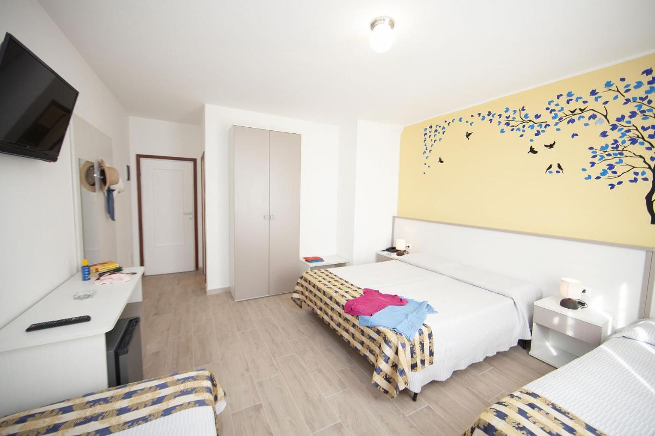 Hotel Thomas มารินา ดิ กัมโป ภายนอก รูปภาพ