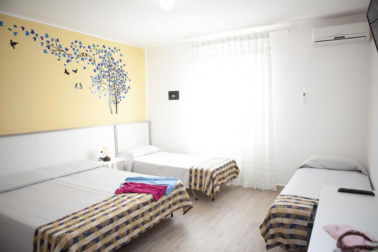 Hotel Thomas มารินา ดิ กัมโป ภายนอก รูปภาพ
