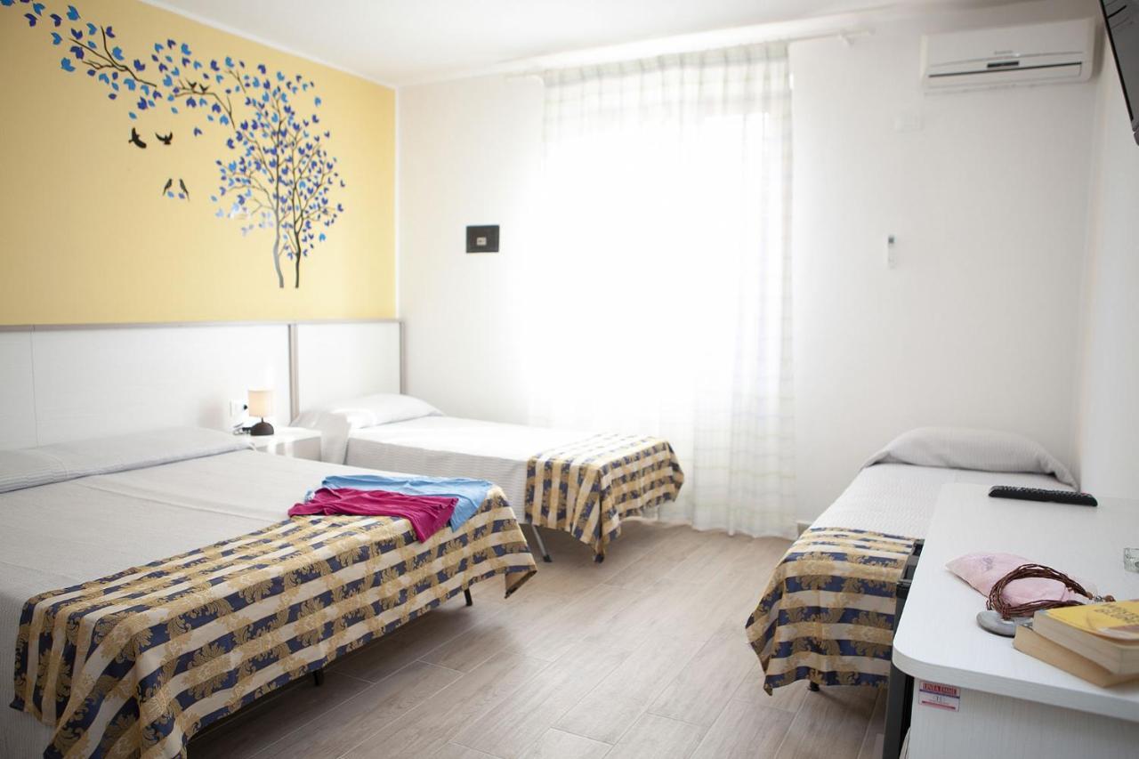 Hotel Thomas มารินา ดิ กัมโป ภายนอก รูปภาพ