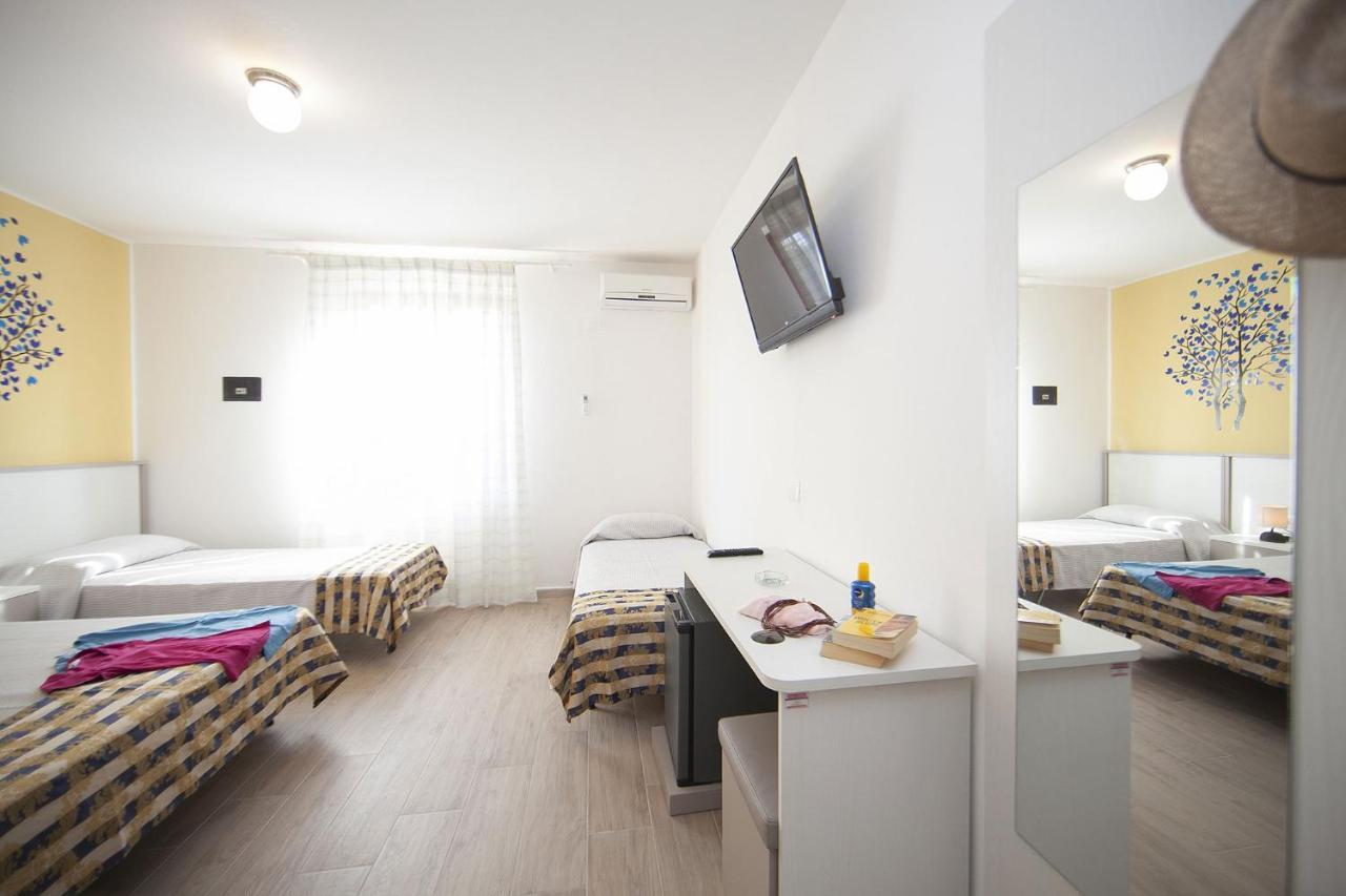 Hotel Thomas มารินา ดิ กัมโป ภายนอก รูปภาพ